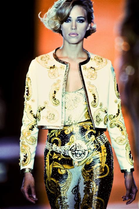 moda anni 90 versace|gianni versace 90s fashion.